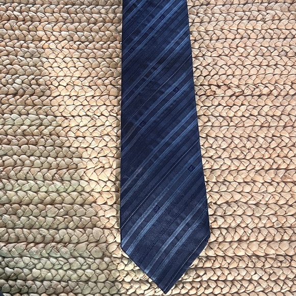 GUCCI Classic Designer Logo Tie 100% Silk Made in Italy - Picture 3 of 8